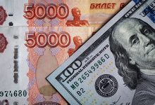Photo of Рубль укрепляется к доллару и незначительно снижается к евро
