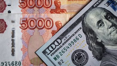 Photo of Рубль укрепляется к доллару и незначительно снижается к евро