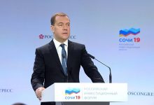 Photo of Медведев выступил за дистанционный выпуск банковских карт пенсионерам