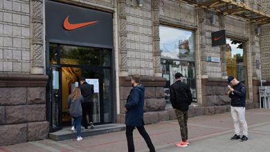 Photo of Nike подала в суд на компанию, продающую «сатанинские» кроссовки с кровью