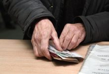 Photo of Министр труда пояснил, когда пенсионеры получат выплату в 10 тысяч рублей