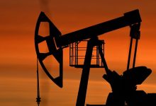 Photo of Нефть ускорила снижение на данных о росте её запасов в США