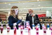 Photo of Россияне стали реже покупать парфюм, но больше тратить на него