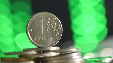 Photo of Рубль растет третий день подряд, доллар опустился к 75 рублям