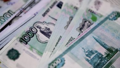 Photo of Курс рубля слабо меняется к доллару и евро на смешанном внешнем фоне