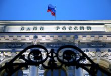 Photo of Банк России предписал брать комиссию при покупке долларов и евро на бирже